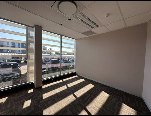493.70M² OFFICE TO LET IN HIGHVELD